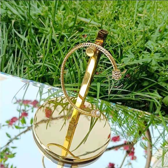 Juicy Couture Gold Tone Faux Pearl Open Bangle NWT - Picture 2 of 5